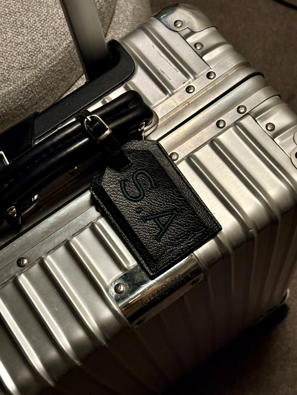 Travel Label Black